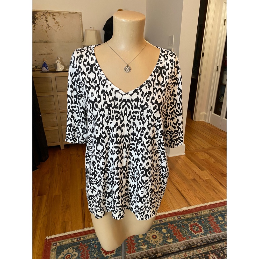 Chicos Black White Ikat Animal Print V-Neck Pima Cotton Top Size 3 XL - Picture 1 of 8